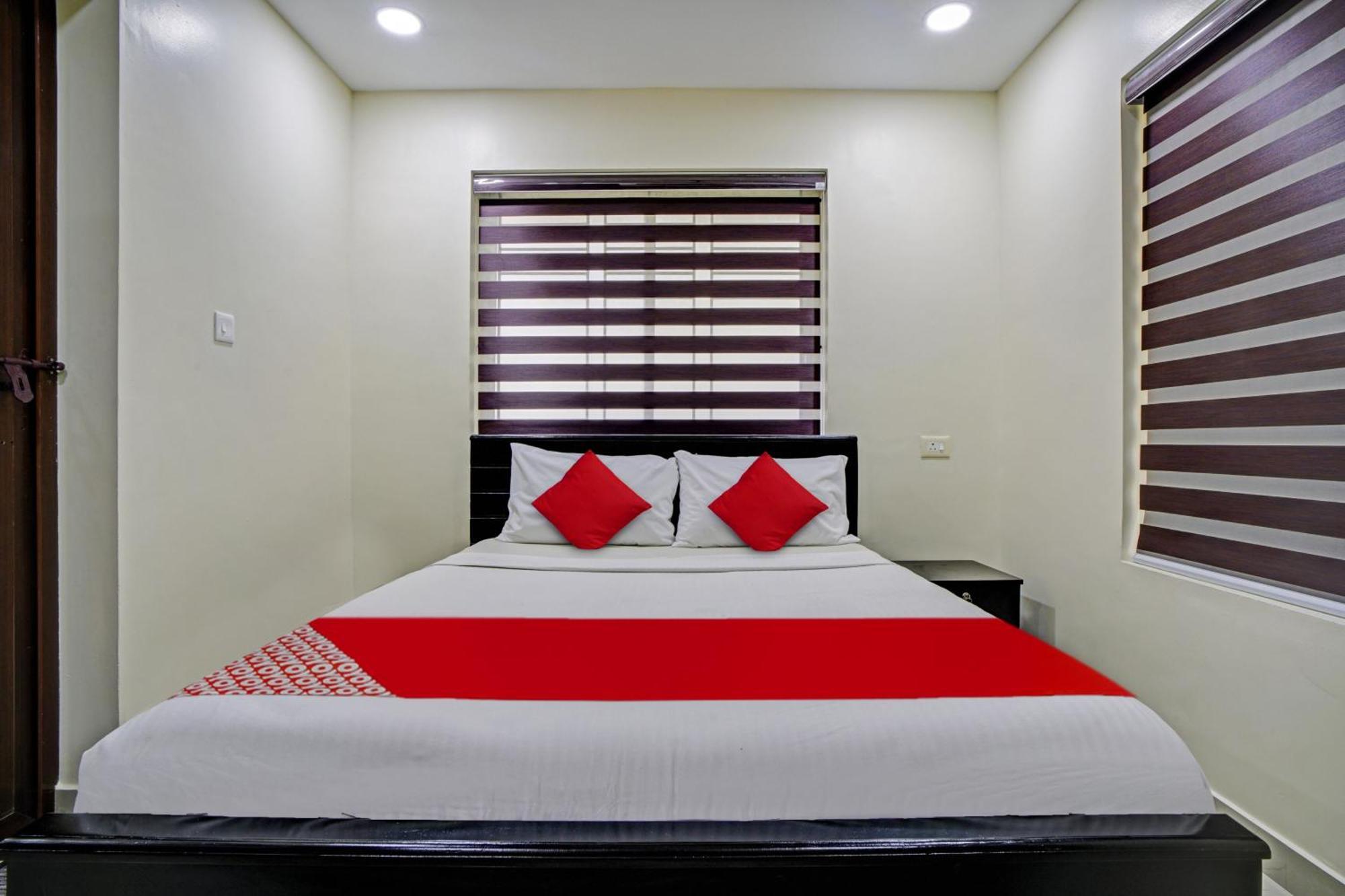 Hotel O Crystal Executive Suites Kochi Extérieur photo