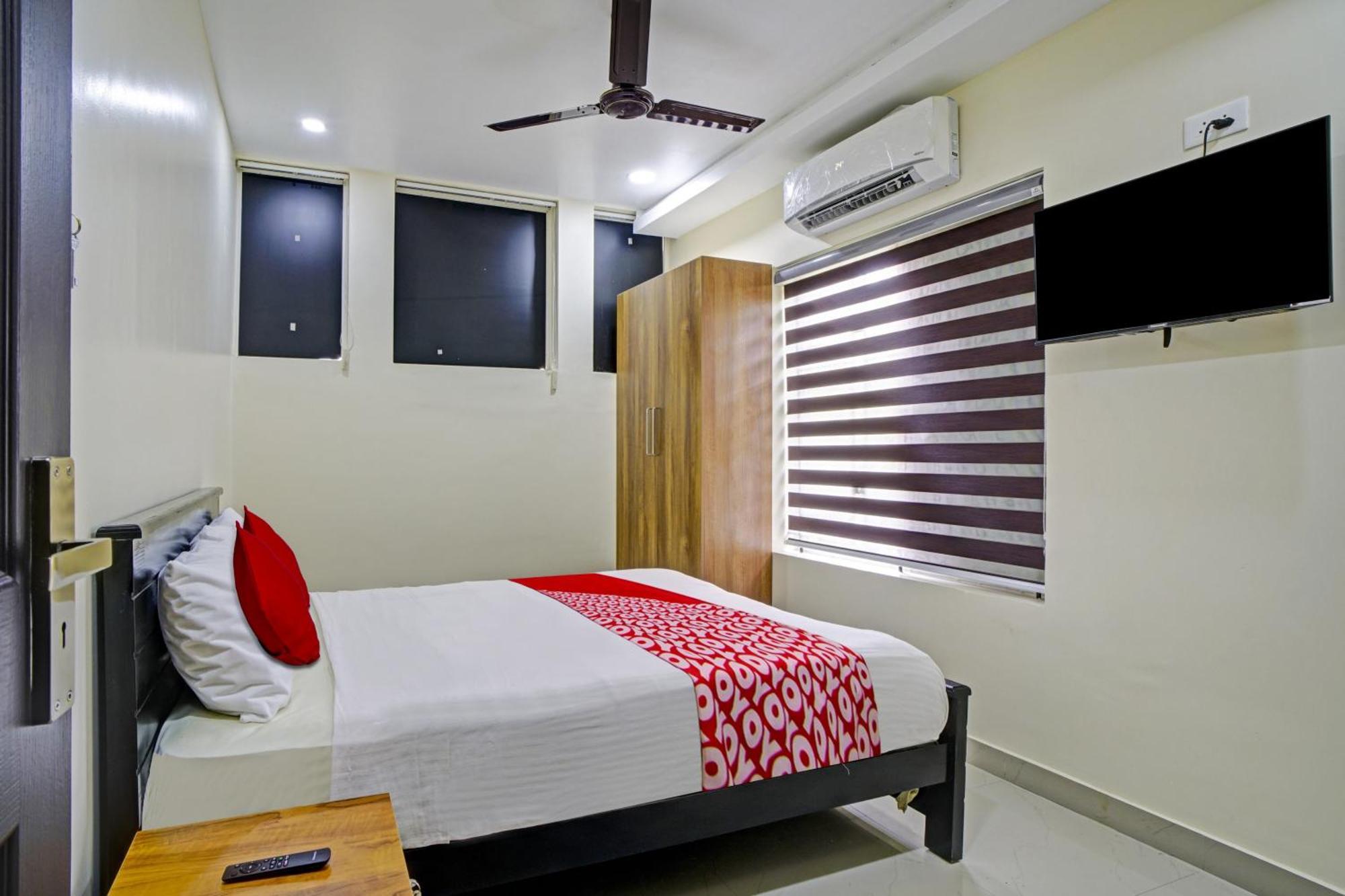 Hotel O Crystal Executive Suites Kochi Extérieur photo