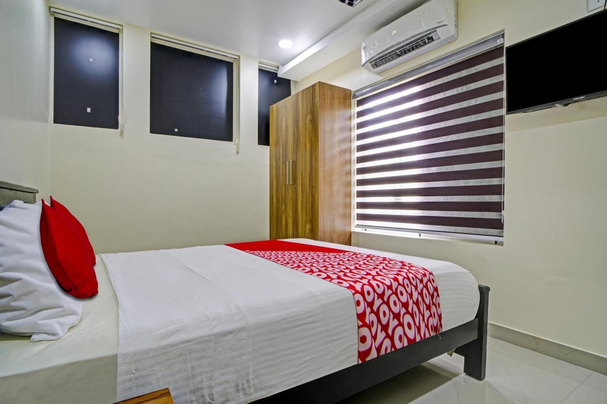 Hotel O Crystal Executive Suites Kochi Extérieur photo
