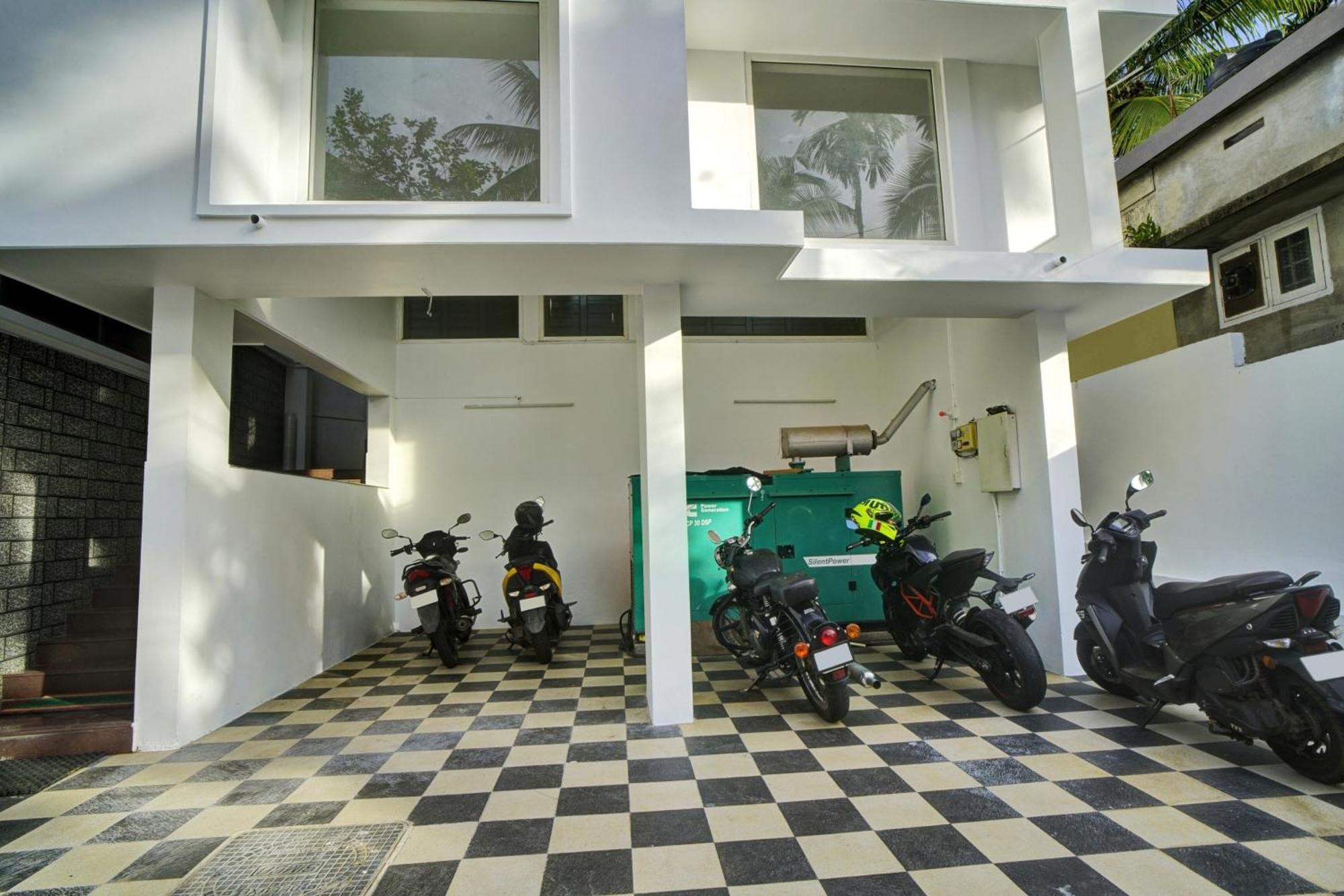 Hotel O Crystal Executive Suites Kochi Extérieur photo